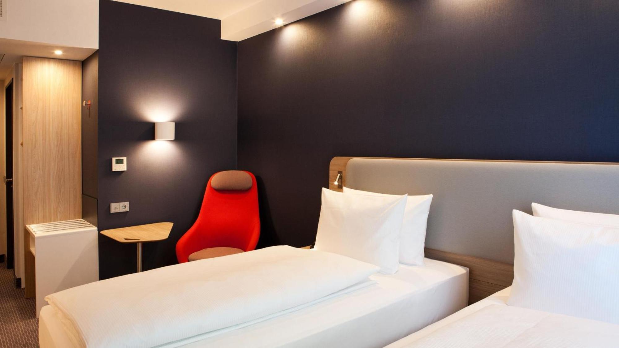 Holiday Inn Express - Saarbruecken By Ihg Exterior photo